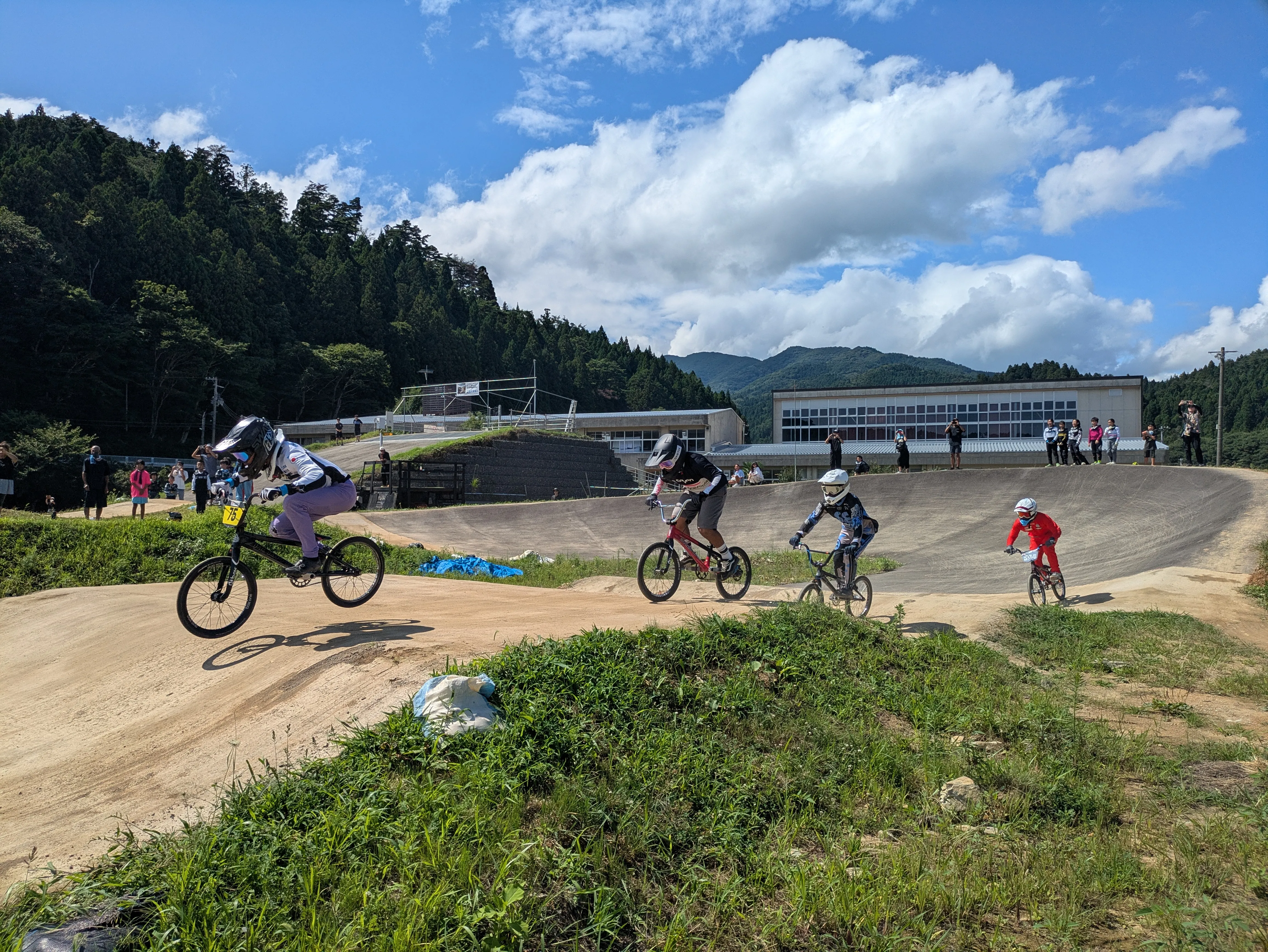 BMXレーシングコース走行